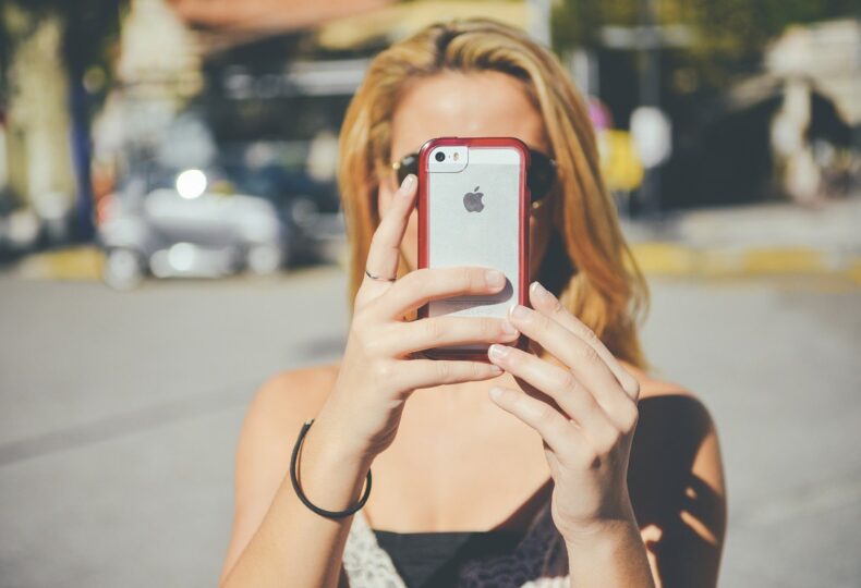 iPhone_Girl